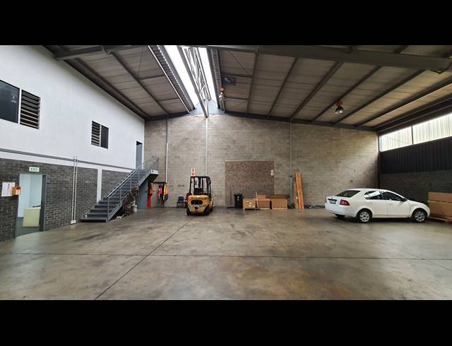 820M² WAREHOUSE TO LET IN SPARTAN